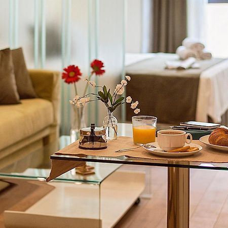 Apartamentos Suites Oficentro Deluxe Малага Стая снимка