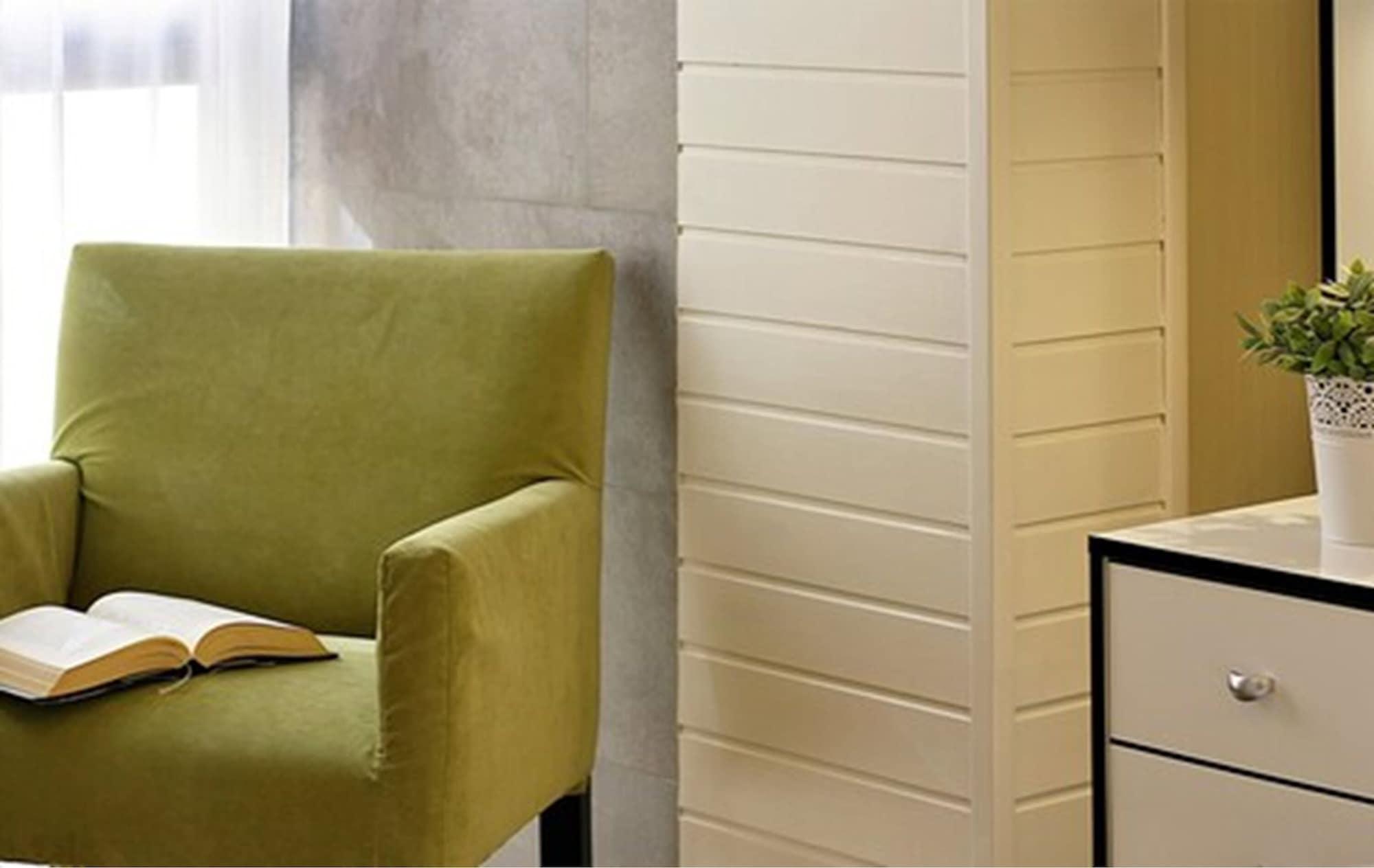 Apartamentos Suites Oficentro Deluxe Малага Екстериор снимка