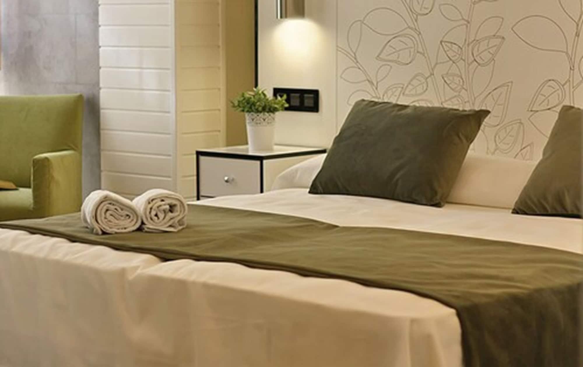 Apartamentos Suites Oficentro Deluxe Малага Екстериор снимка