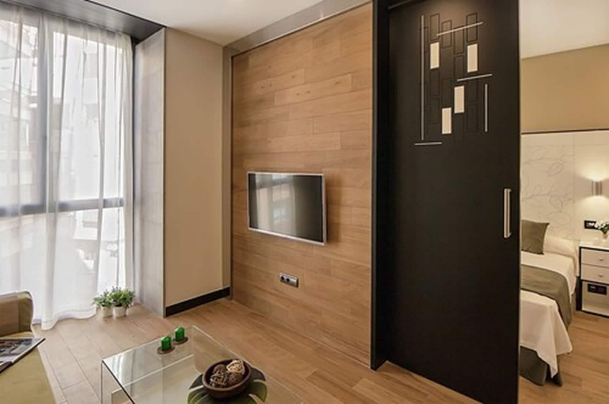 Apartamentos Suites Oficentro Deluxe Малага Екстериор снимка