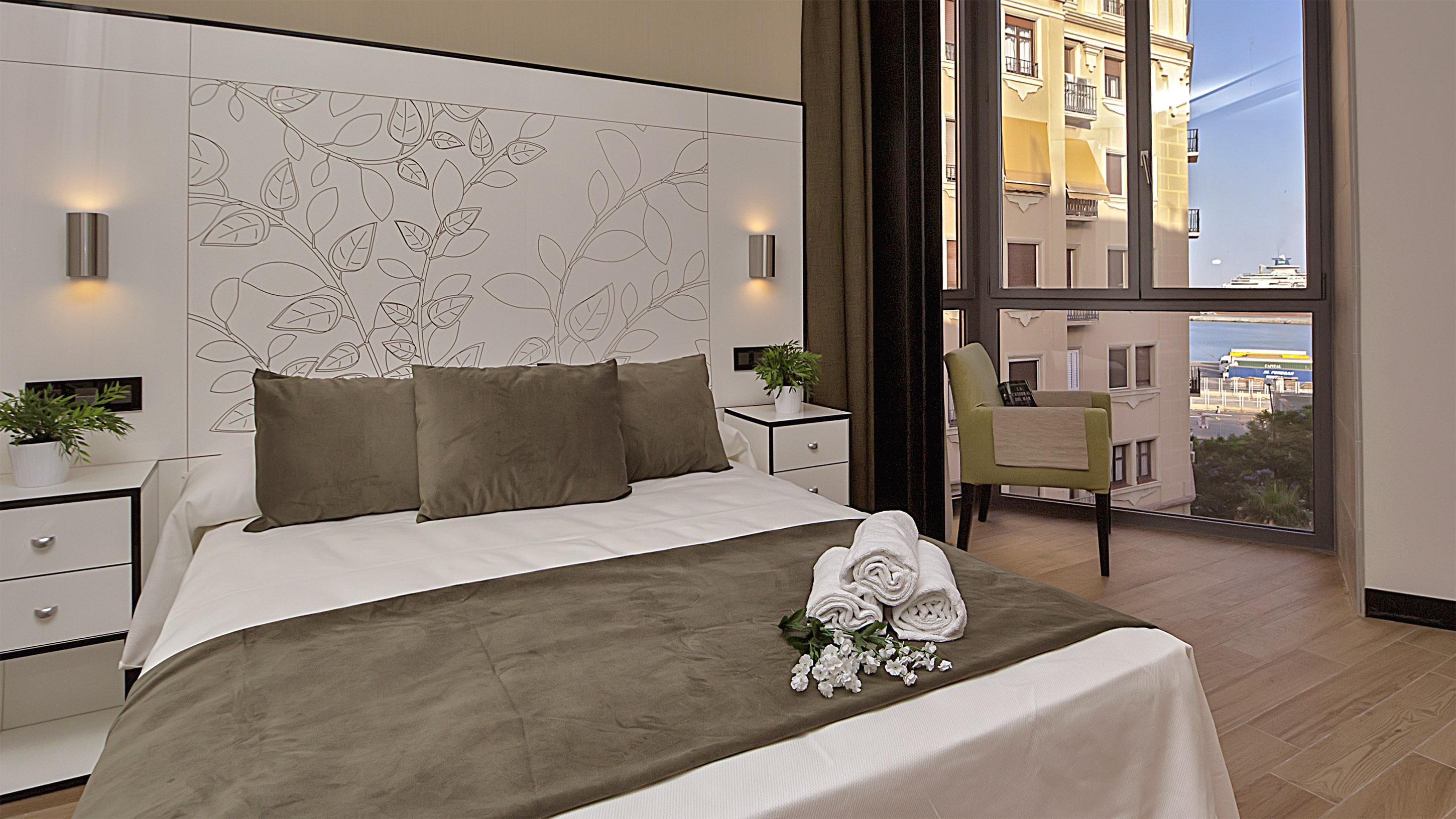 Apartamentos Suites Oficentro Deluxe Малага Екстериор снимка