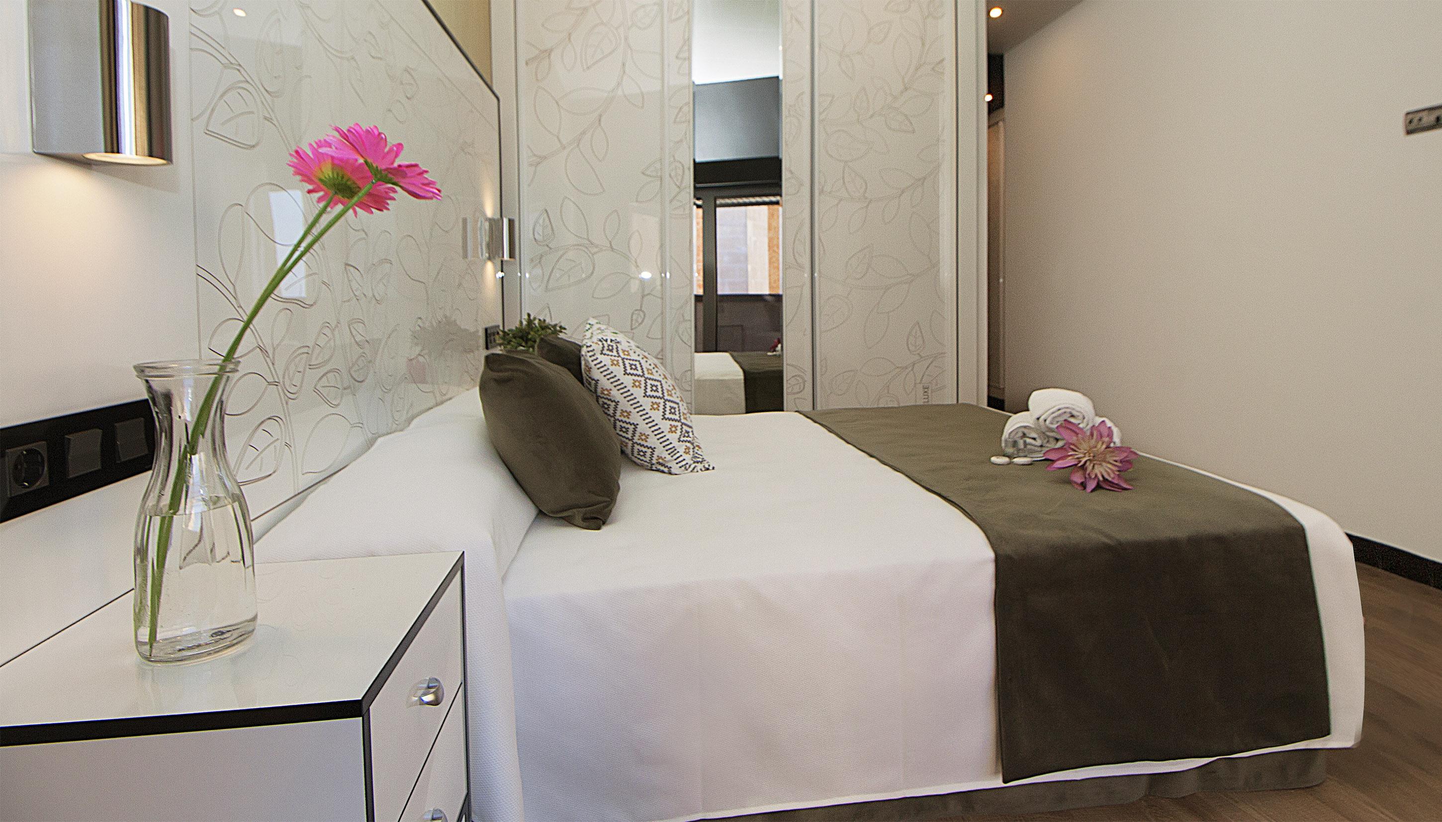 Apartamentos Suites Oficentro Deluxe Малага Екстериор снимка
