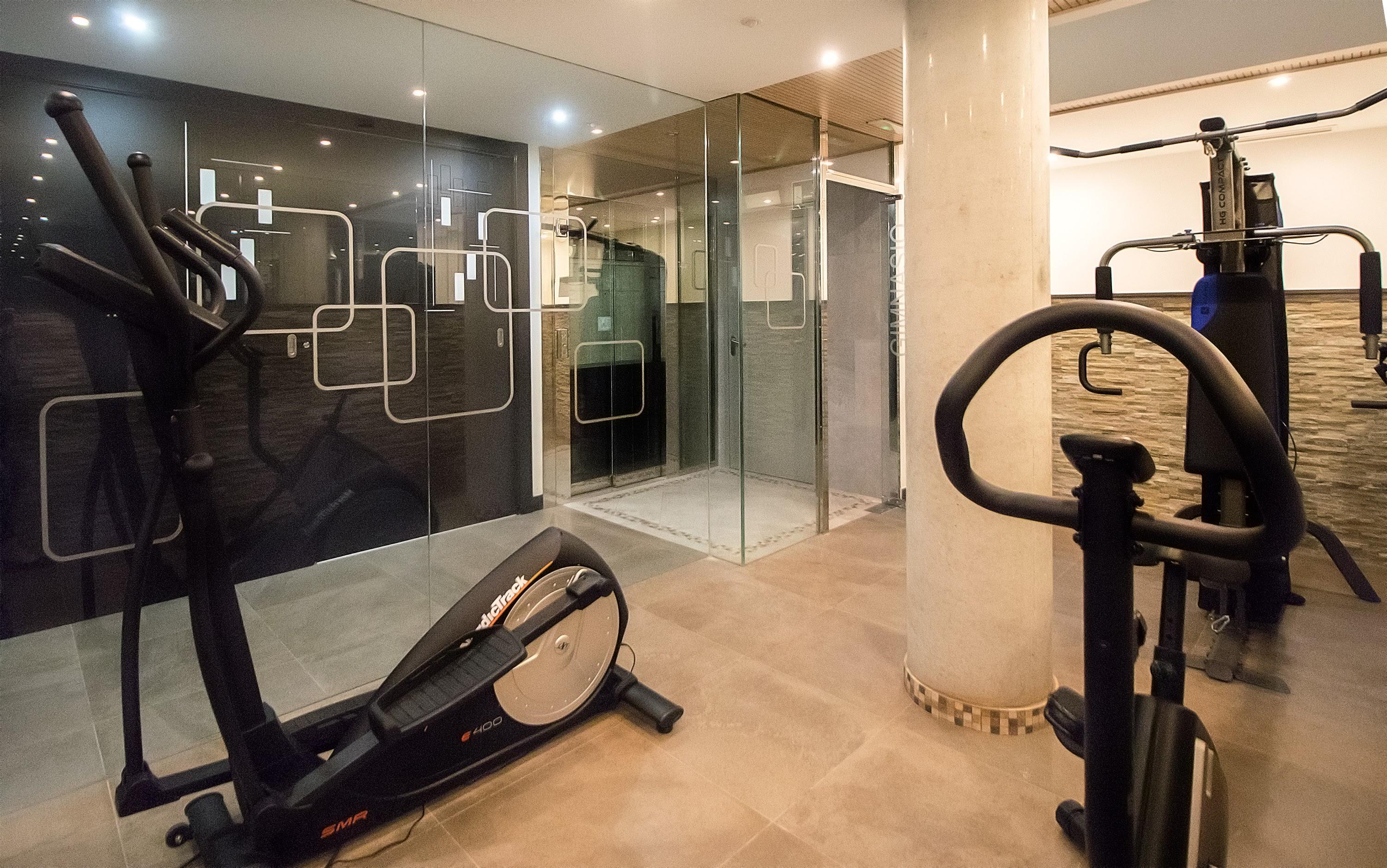 Apartamentos Suites Oficentro Deluxe Малага Екстериор снимка