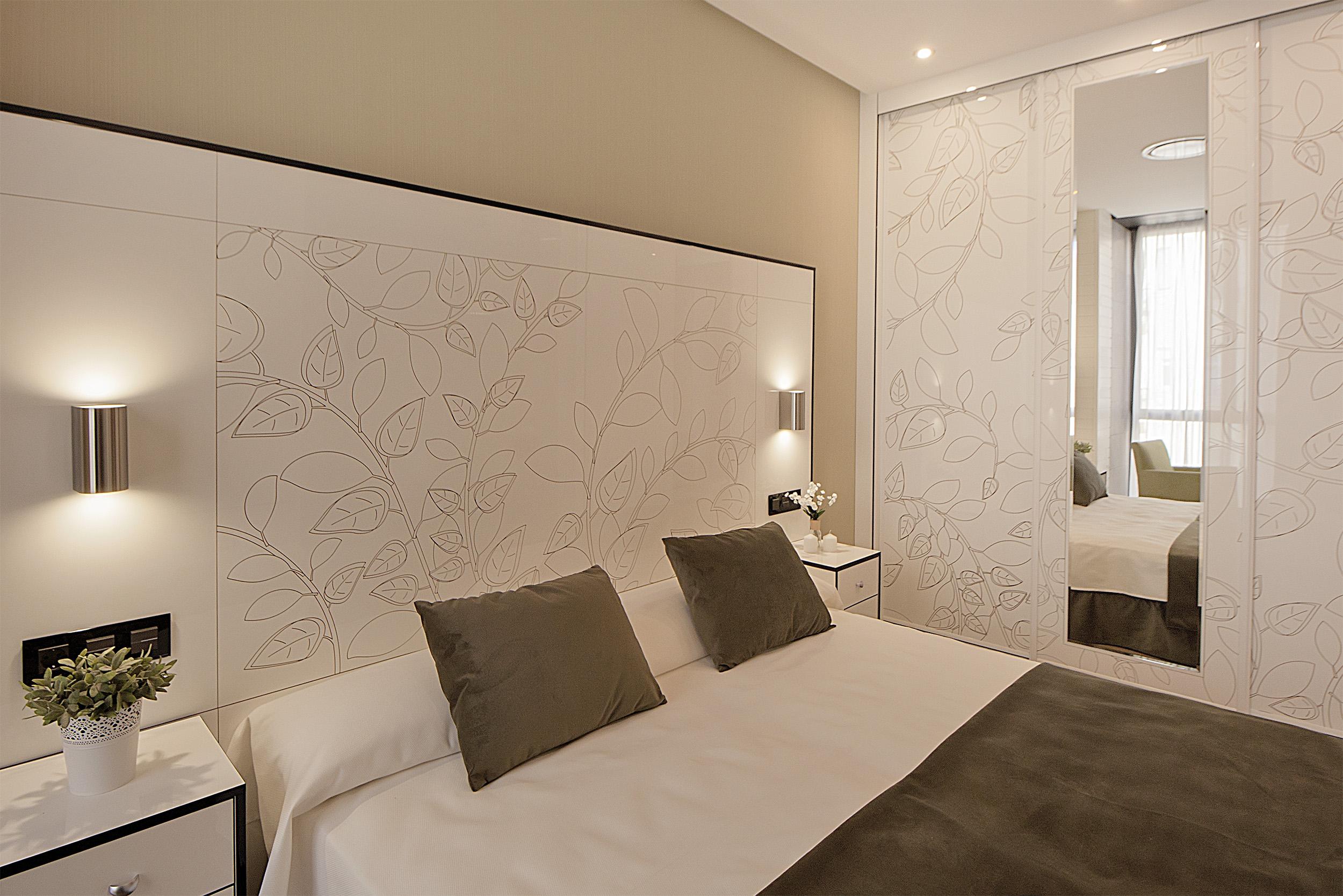 Apartamentos Suites Oficentro Deluxe Малага Екстериор снимка
