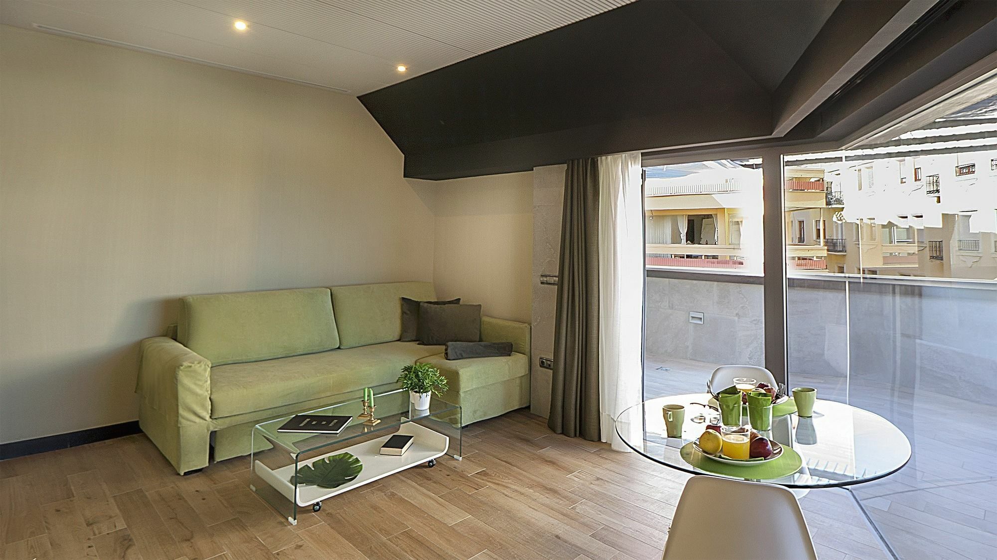 Apartamentos Suites Oficentro Deluxe Малага Екстериор снимка