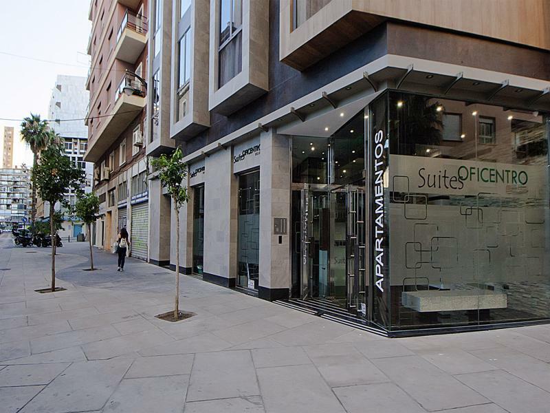 Apartamentos Suites Oficentro Deluxe Малага Екстериор снимка